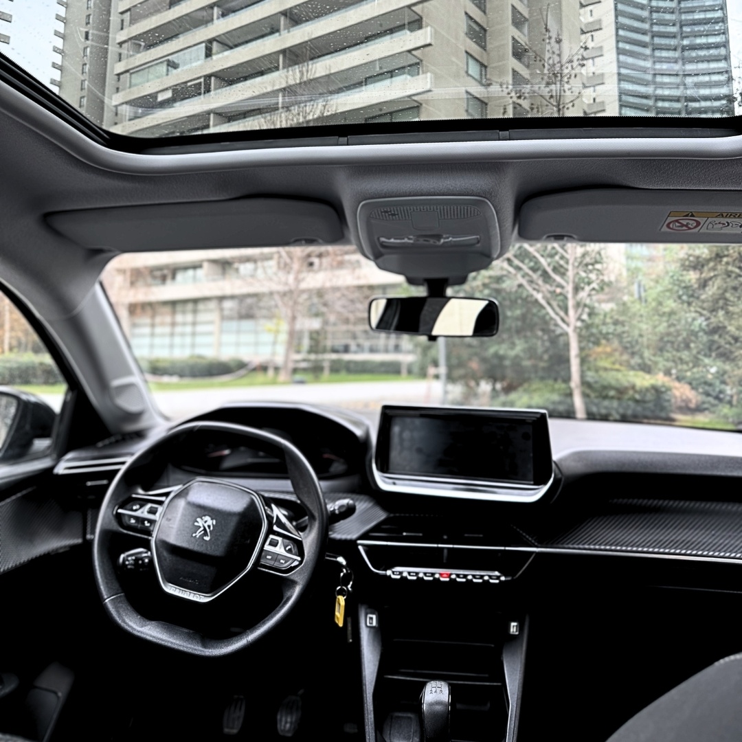 Peugeot 208 — foto 16 de 16