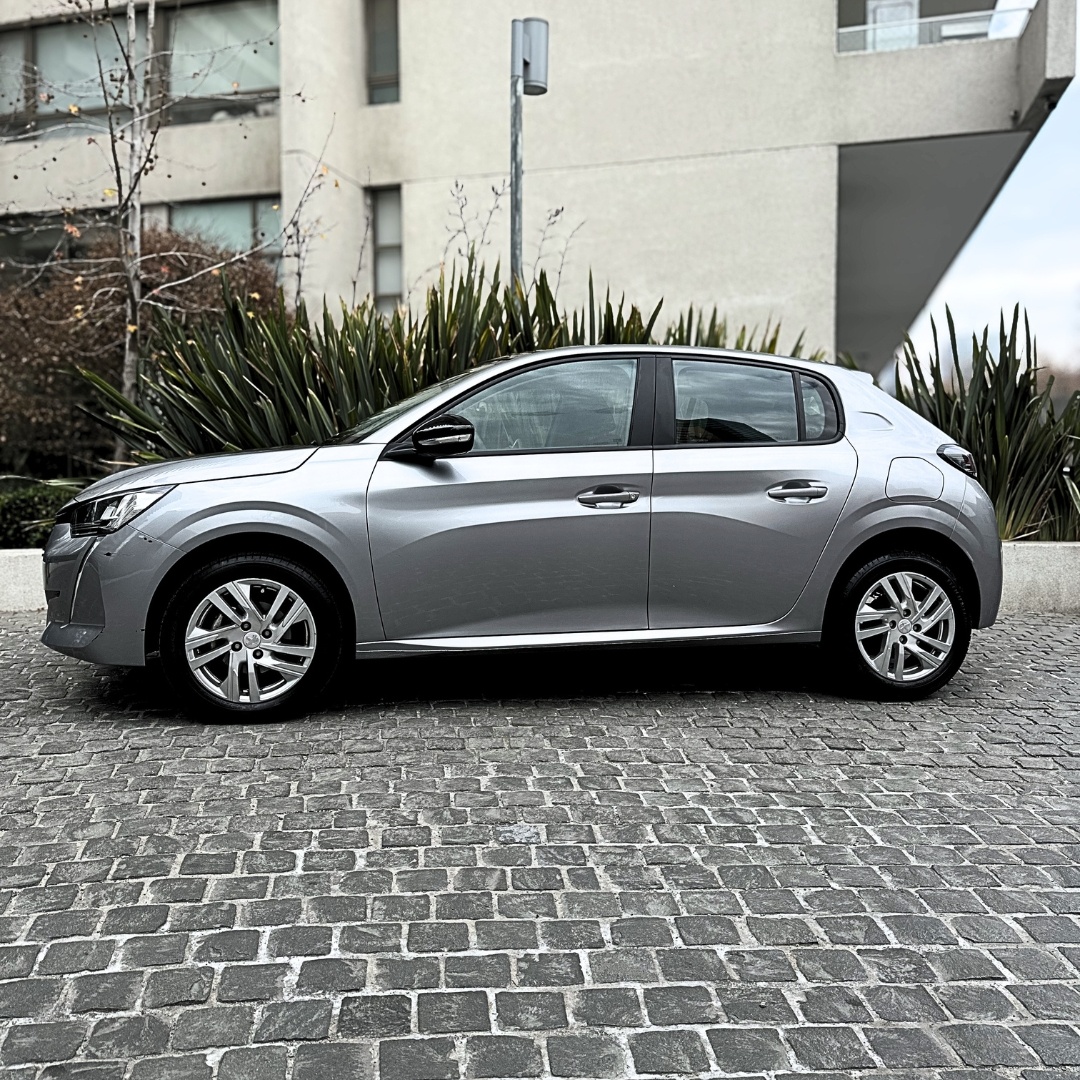 Peugeot 208 — foto 4 de 16