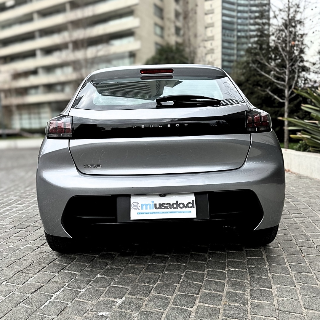 Peugeot 208 — foto 6 de 16