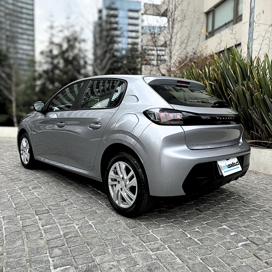 Peugeot 208 — foto 5 de 16