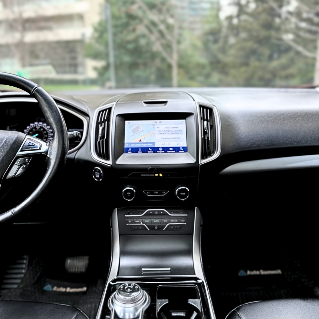 Ford Edge — foto 12 de 16