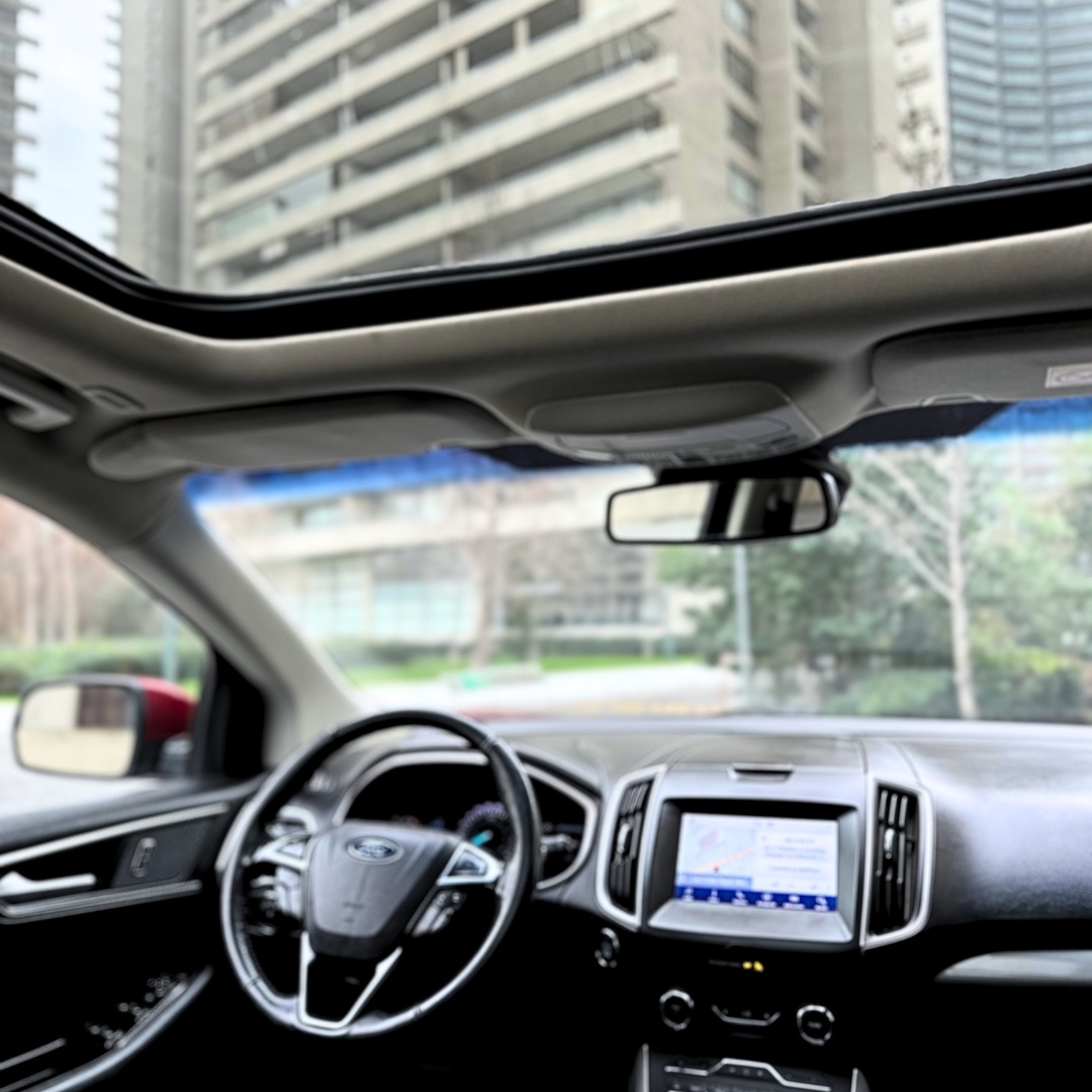Ford Edge — foto 14 de 16