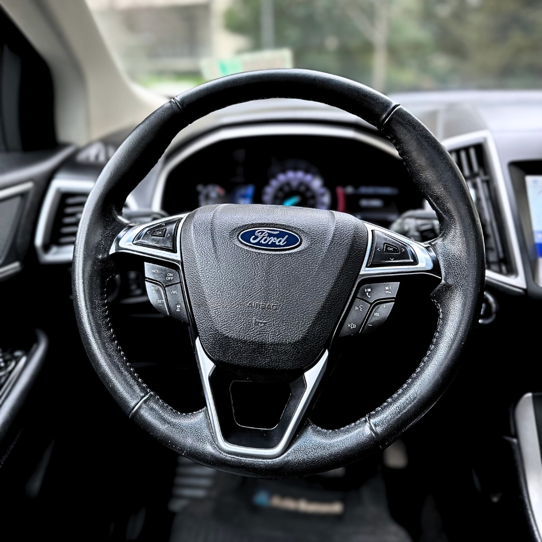 Ford Edge — foto 10 de 16