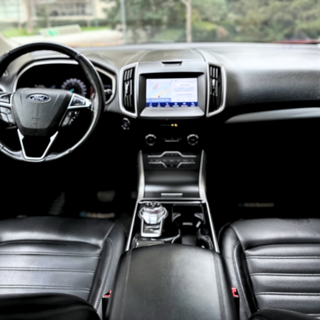 Ford Edge — foto 13 de 16