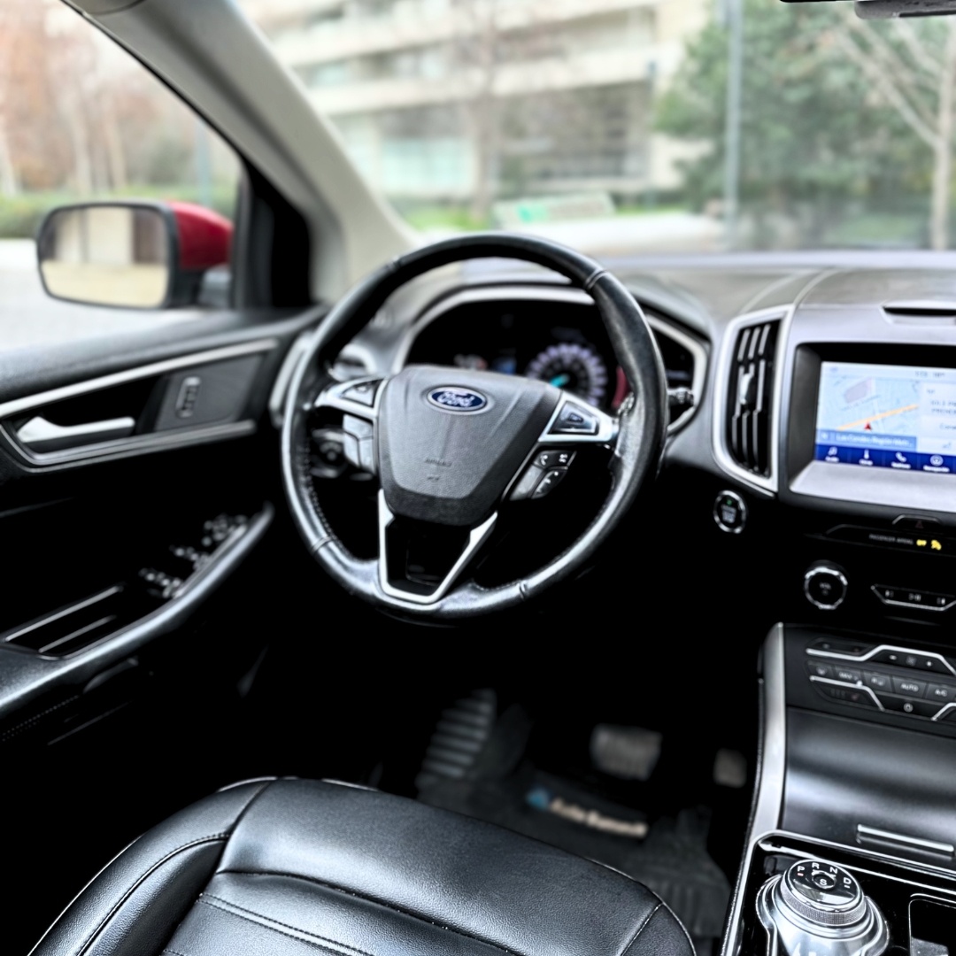 Ford Edge — foto 9 de 16