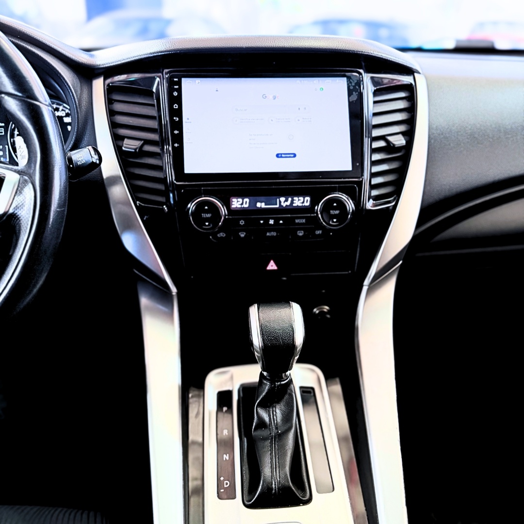 Mitsubishi Montero Sport — foto 15 de 20
