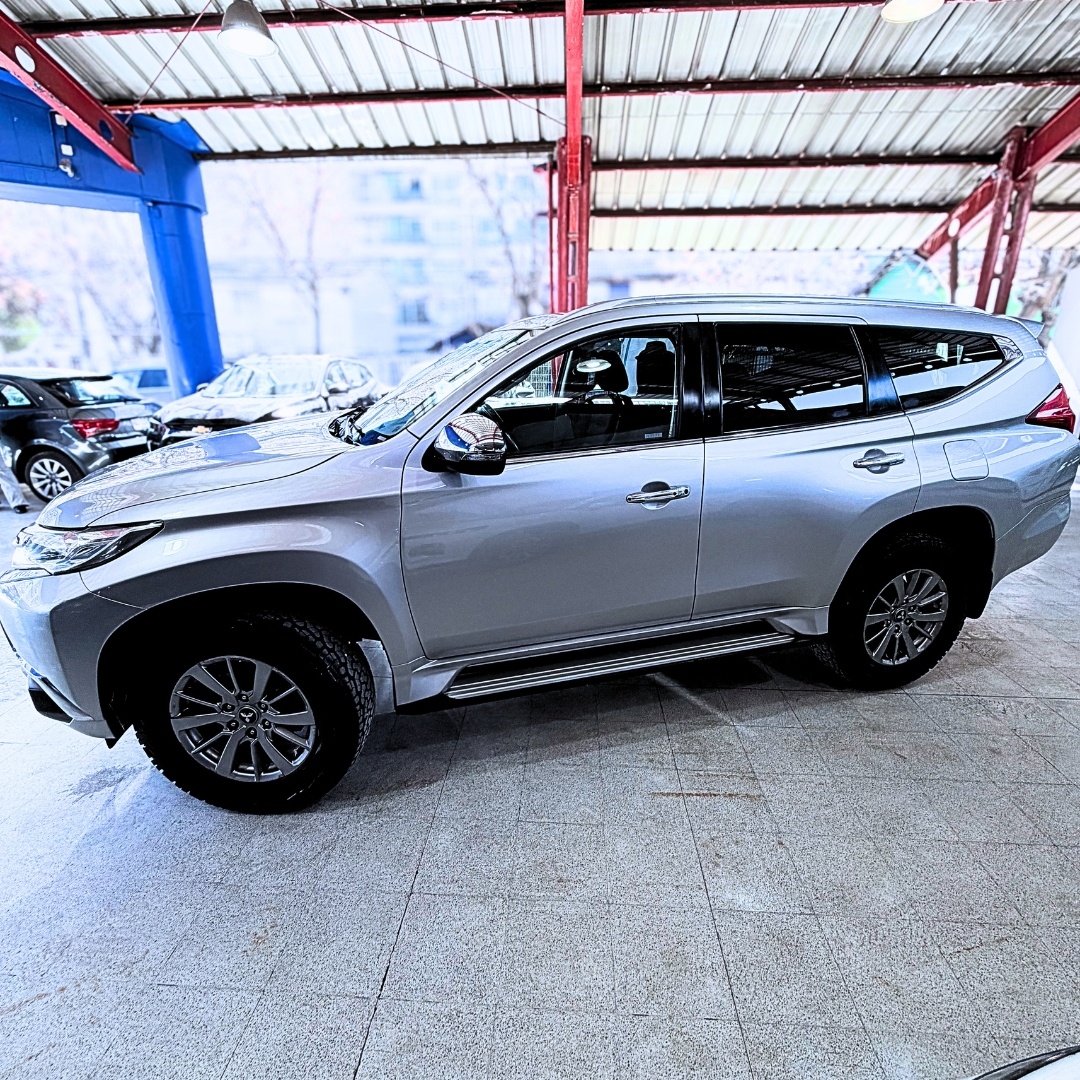 Mitsubishi Montero Sport — foto 7 de 20