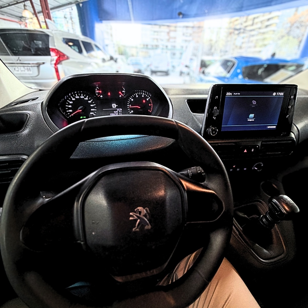 Peugeot Partner — foto 18 de 22