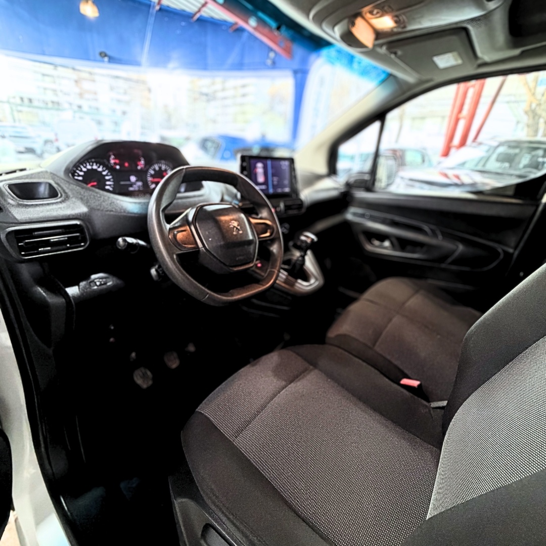 Peugeot Partner — foto 16 de 22