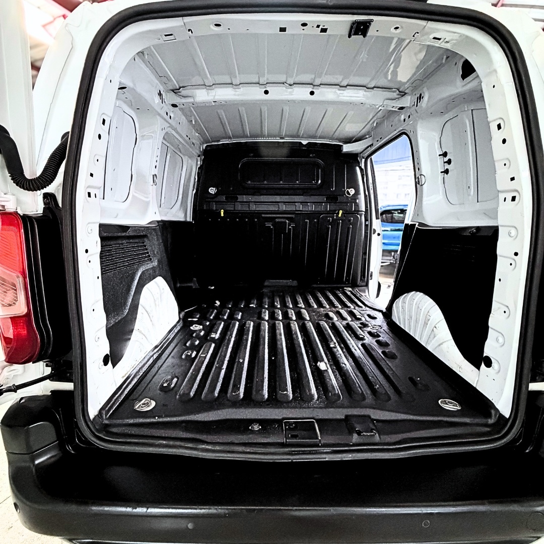 Peugeot Partner — foto 14 de 22