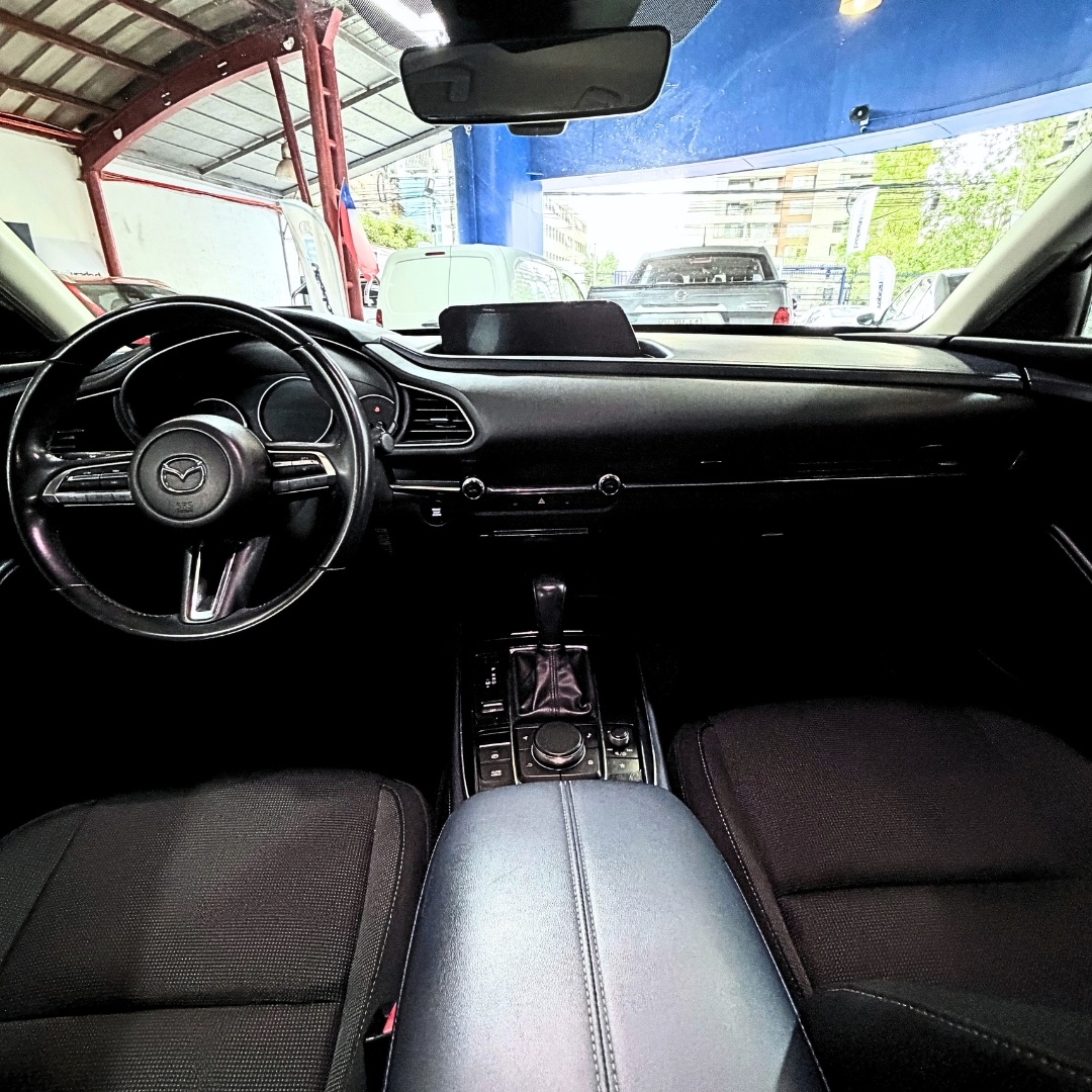 Mazda CX-30 — foto 22 de 25
